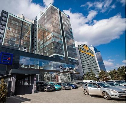 Glass New Apartments Ultracentral Chişinău Extérieur photo
