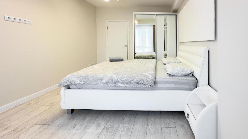 Glass New Apartments Ultracentral Chişinău Extérieur photo