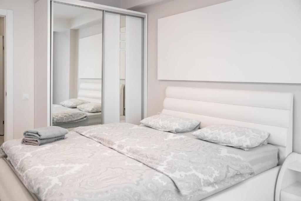 Glass New Apartments Ultracentral Chişinău Extérieur photo