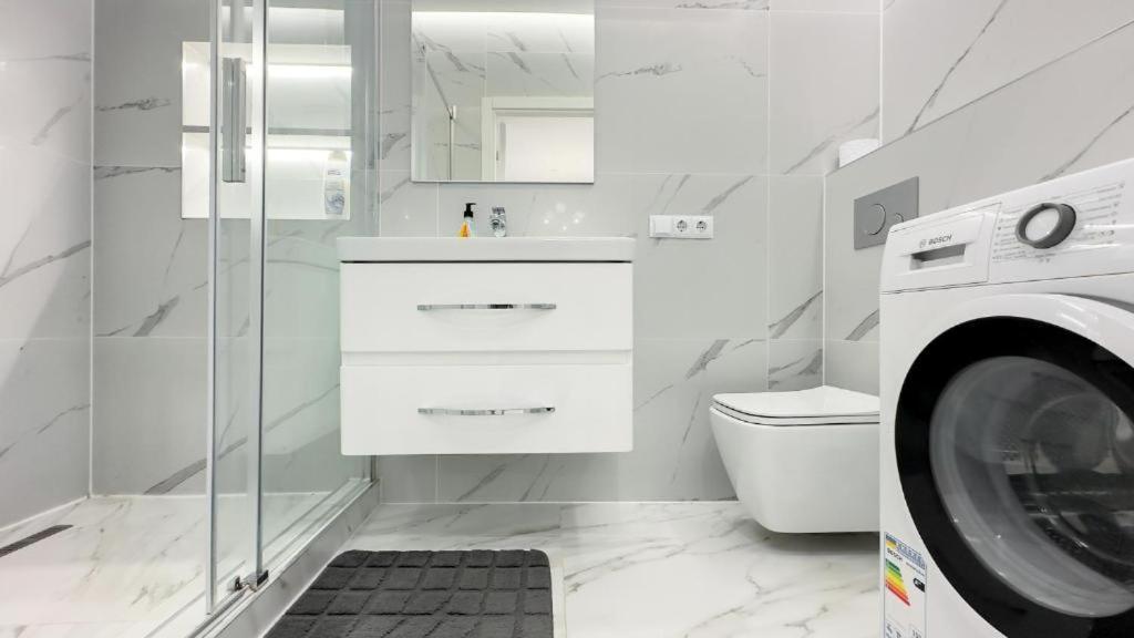 Glass New Apartments Ultracentral Chişinău Extérieur photo